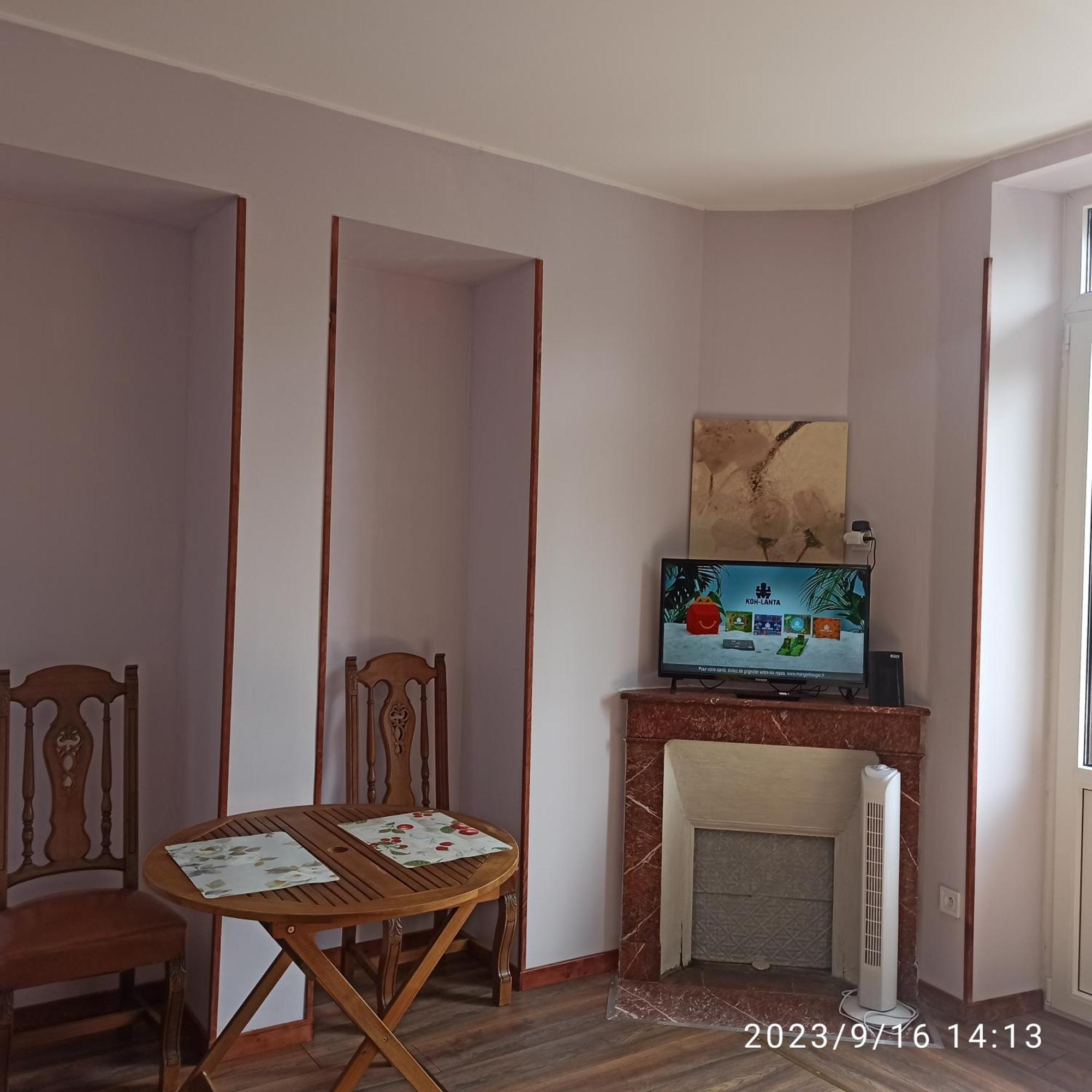 Appartements Touristique - La Colombiere Lurdy Pokoj fotografie